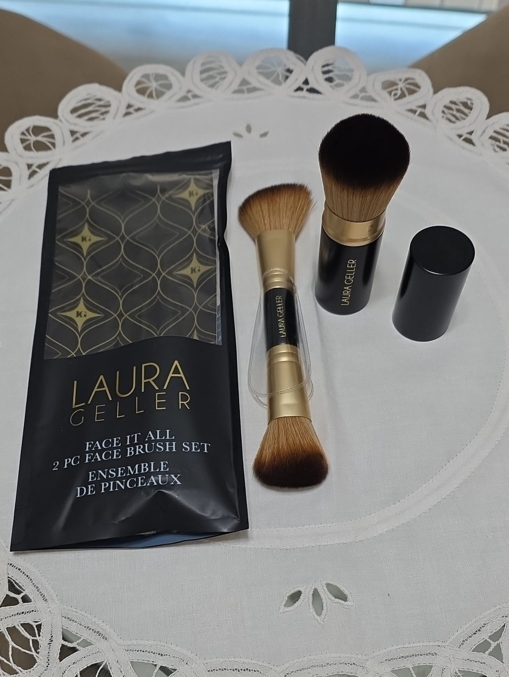 Laura Geller NIP Black & Gold 2-Piece Face Brush Set
